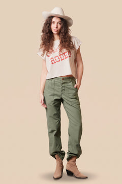 “But First, Rodeo” Crop Top in ecru — western graphic crop top with raw-edge sleeves in organic cotton.