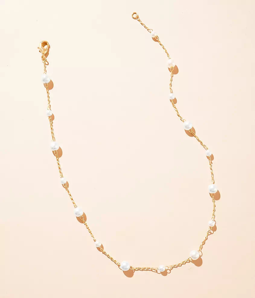 gold necklace with pearls