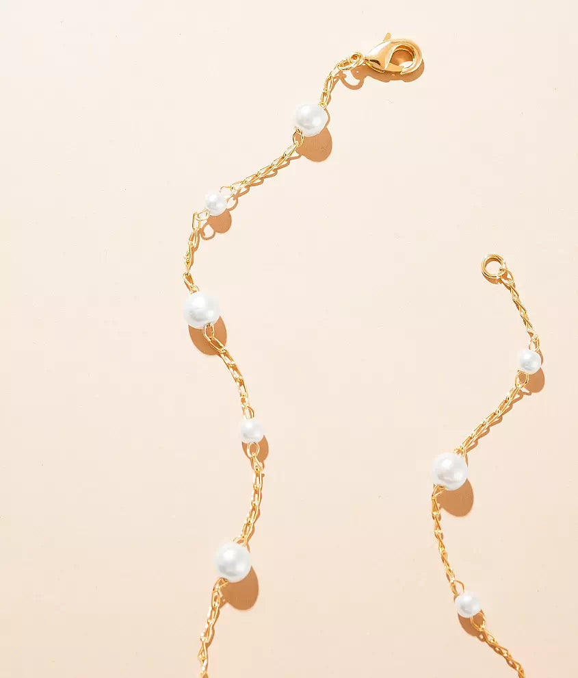 gold necklace with pearls