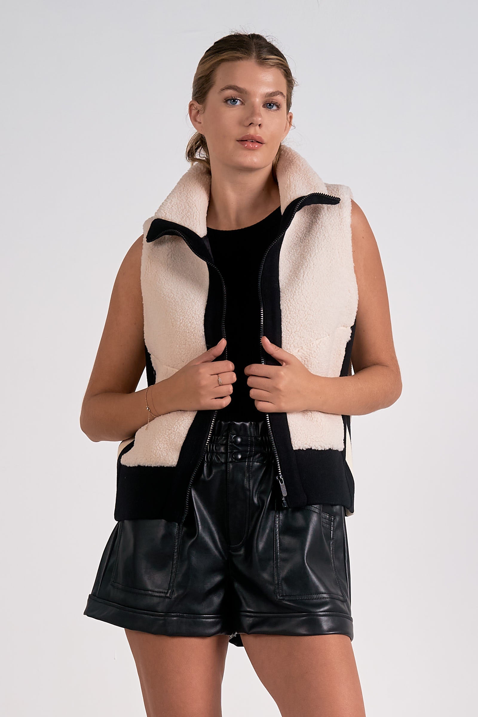 Vancouver Vest – Zip-Up Sherpa Vest with Stripe Details | Cozy Fall Layering Piece