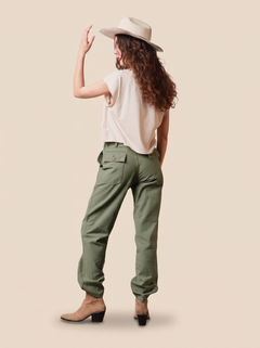 “But First, Rodeo” Crop Top in ecru — western graphic crop top with raw-edge sleeves in organic cotton.