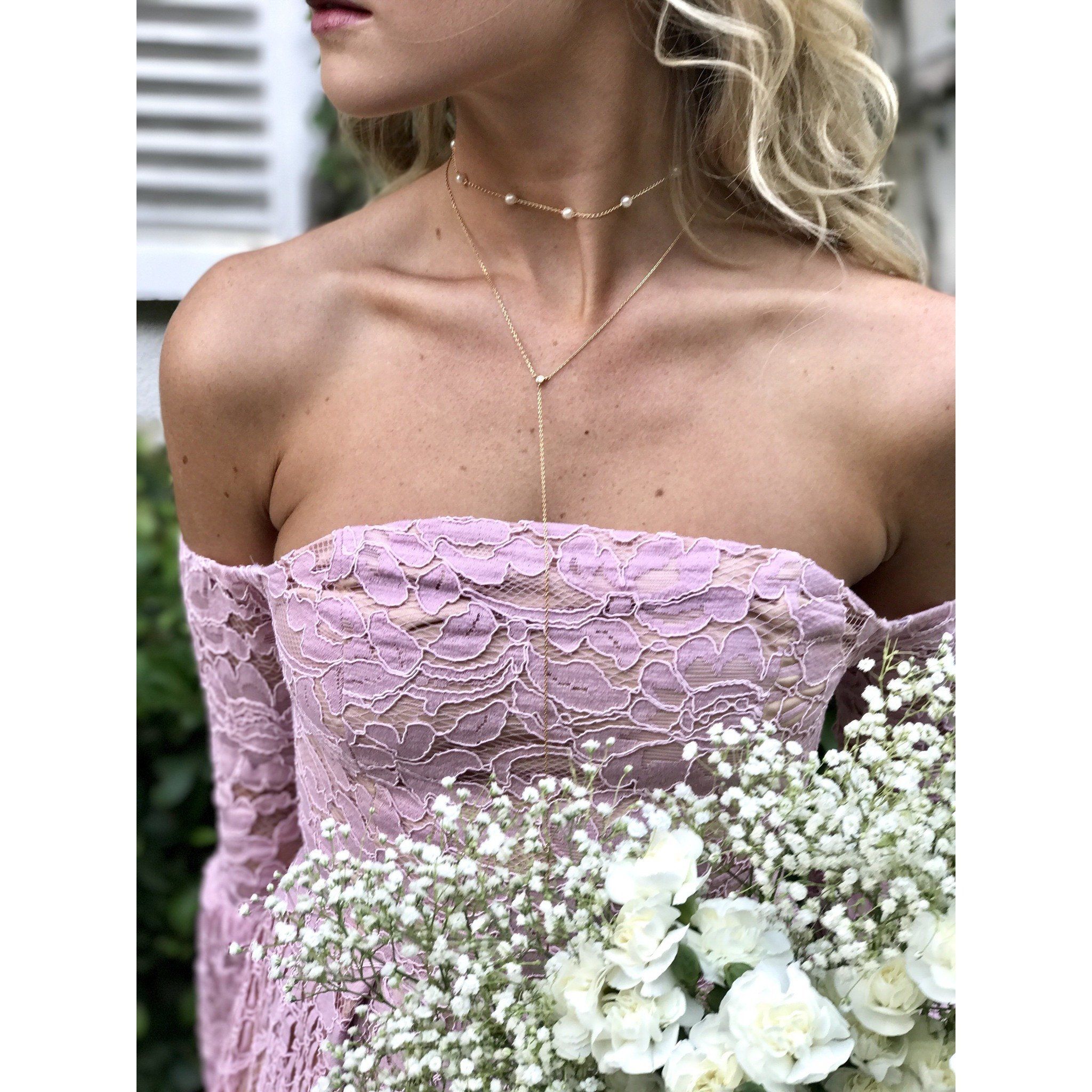 gold necklace with pearls